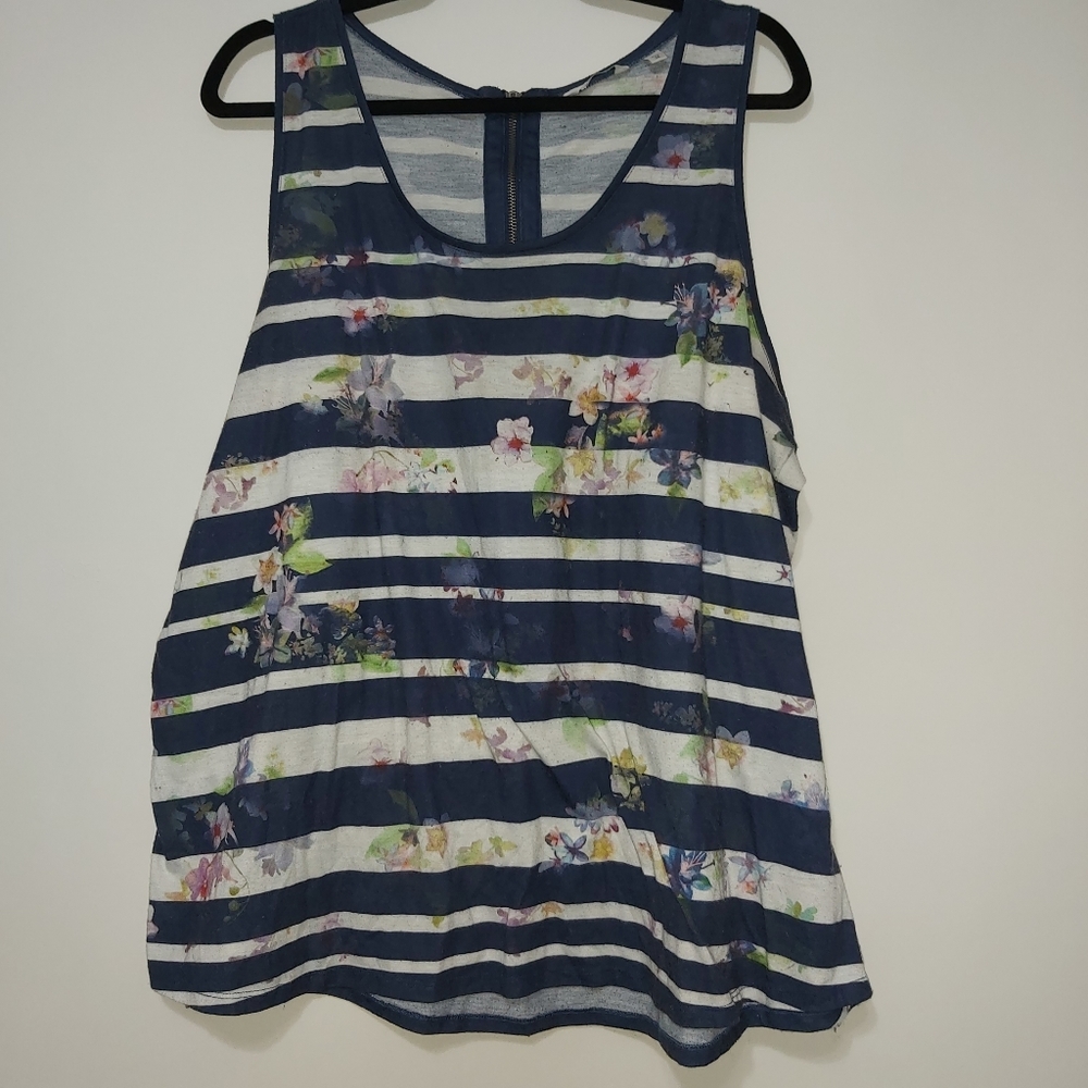 Tank, Blue. White, Summer flowers 💐